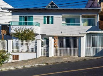 Casa · 200m² · 3 Quartos · 3 Vagas · Casa à venda no bairro Ariribá em Balneário Camboriú