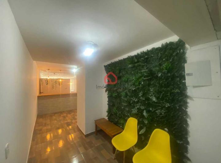 Foto do imóvel - Encante-se com esta incrível loja comercial de semi-luxo, localizada em posição privilegiada de.