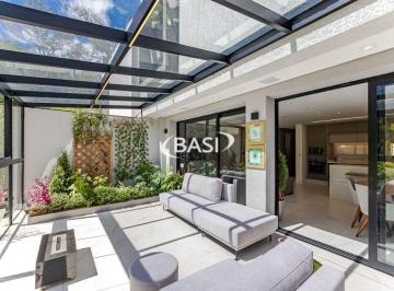 Casa · 182m² · 3 Quartos · 2 Vagas · Casa em condominio semimobiliado.