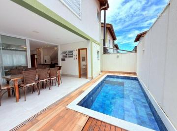 6f2372f6824a24d7908417c113a548a6cf7e3329 · Casa em condomínio – 3 suítes, churrasqueira e piscina privativa
