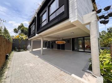 44bd1d7f934a90d6e05f46edcec32d3f3683307f · Casa para Temporada em Camburi | 3 Suítes, Piscina Privativa e Terraço Gourmet