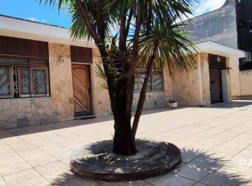 b78929ee767f34521e891476974ec91a63efe0ed · Casa residencial no Rebouças