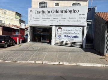 Casa de 3 quartos, Taguatinga · Apartamento de Esquina na QNL 24 com 2 Lojas