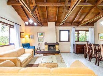 Casa de 4 quartos, Curitiba · Casa em condomínio à venda, 4 quartos, 1 suíte, 4 vagas, 380m², Orleans, Curitiba, Paraná.