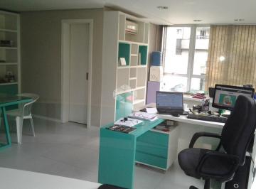 Comercial · 53m² · Sala comercial semimobiliada no Centro, com 68,31m2, elevador.