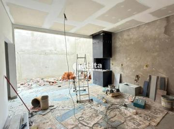 Casa · 250m² · 3 Quartos · 4 Vagas · Casa disponível para venda no bairro Gávea Sul em Uberlândia MG