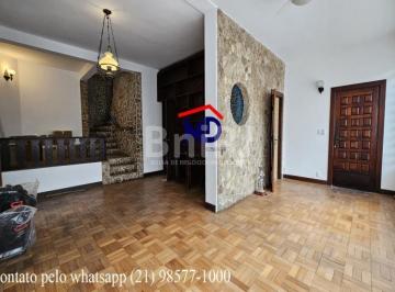 740262vuu.jpg · Casa duplex, bem localizada, 4 quartos, 5 vagas cobertas, silenciosa, ajardinada