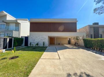 Casa de 4 quartos, Barueri · Sobrado à venda e locação no Alphaville Residencial Zero em Santana de Parnaíba - SP