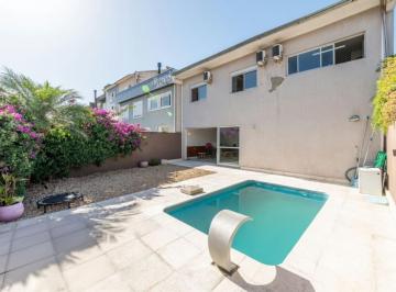 Casa · 215m² · 3 Quartos · 2 Vagas · Casa em condomínio de 3 quartos, 2 vagas e churrasqueira no Mário Quintana.