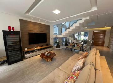 Casa · 450m² · 5 Quartos · 2 Vagas · Casa no Jardim do Golf II com elevador