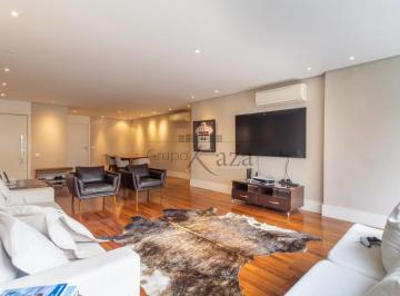 Apartamento de 3 quartos, São Paulo · Apartamento - Jardim América - 3 Dormitórios - 192m².