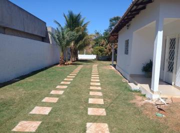 Casa de 3 quartos, Vicente Pires · Casa em terreno com 800 metros Casa com 03 quartos sendo 01 suíte Condomínio fechado!! 61-98500-8500