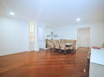 Apartamento de 2 quartos, São Paulo · Vila Nova Conceição - 2 Dormitórios - 117m².