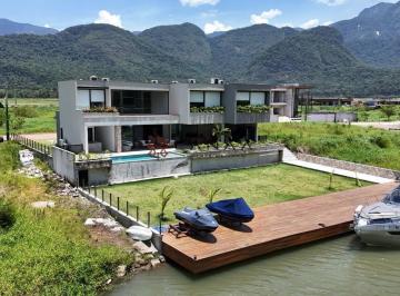 Casa · 6 Quartos · 6 Vagas · Linda Casa de canal em cond. com aeroporto e praia privativa