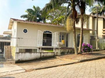 Casa · 3 Quartos · 1 Vaga · Casa Ampla com Piscina