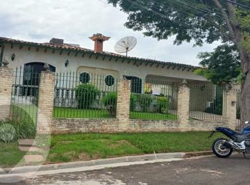 Casa · 340m² · 4 Quartos · 2 Vagas · Casa Térrea para Venda ou Locação Comercial no Taquaral