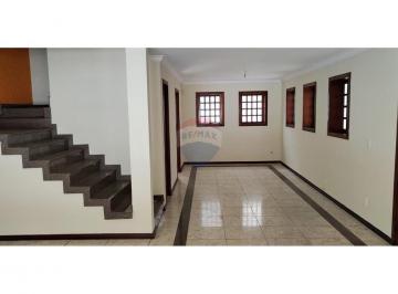 Casa · 130m² · 3 Quartos · 2 Vagas · Casa espaçosa para locação – ideal para residência ou comércio (ZEU)