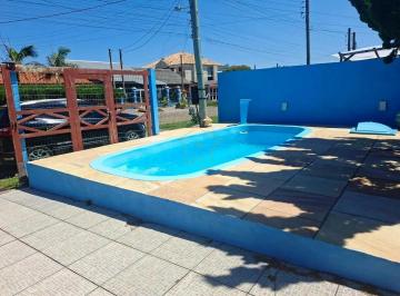 Casa · 3 Quartos · CASA COM PISCINA NO CENTRO DE CIDREIRA