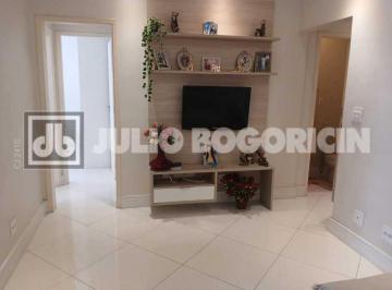 Apartamento · 66m² · 2 Quartos · Lindo apartamento, totalmente reformado, 2 quartos, dependências. Portaria 24 ho