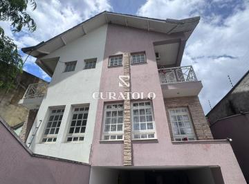 Casa · 222m² · 3 Quartos · 6 Vagas · Casa sobrado à venda com 222 m², 3 quartos e 6 vagas, no Jardim Jussara, São Paulo.