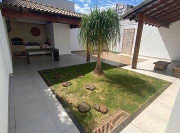 Casa · 174m² · 3 Quartos · 4 Vagas · Casa com 3 quartos à venda bairro Novo Mundo - Uberlândia/MG