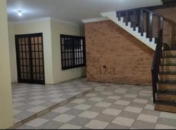 Casa · 153m² · 3 Quartos · 2 Vagas · Oportunidade - Casa Sobrado - Jardim das Oliveiras - 3 Dormitórios - 242m².