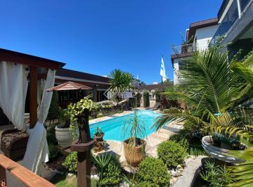 Casa · 342m² · 3 Quartos · 2 Vagas · Casa de Alto Padrão em acabamento, com 3 suítes amplas!