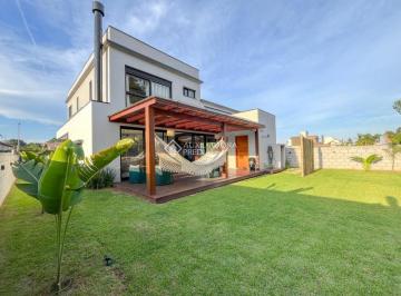 Casa · 240m² · 3 Quartos · Casa moderna com ar praiano
