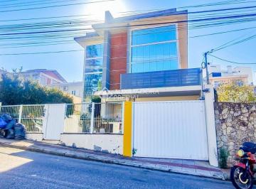 Casa · 233m² · 3 Quartos · Casa Exclusiva 3 Níveis em Capoeiras: Subsolo + 2 Andares - Localização Premium