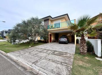 Casa · 270m² · 3 Quartos · 4 Vagas · Ampla Casa com 3 suítes, porteira fechada Condomínio Ilha do Coral