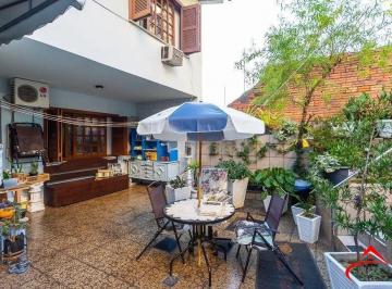 Casa · 360m² · 6 Quartos · 5 Vagas · Casa espaçosa com 6 dormitórios e vista incrível no Cristo Redentor