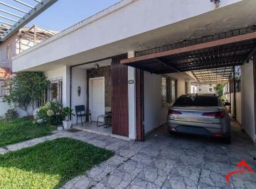 Casa · 170m² · 3 Quartos · 5 Vagas · Casa 3 dormitórios, 5 vagas.