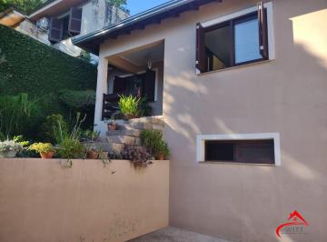 Casa · 290m² · 4 Quartos · 2 Vagas · Casa com 4 quartos, suíte, piscina, lareira, churrasqueira em um terreno de 616m