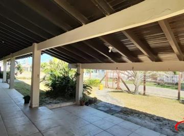 Casa · 450m² · 5 Quartos · 7 Vagas · Excelente casa a Beira Mar  cinco suites