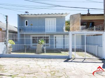 Casa · 250m² · 3 Quartos · 3 Vagas · Casa de alvenaria, com 3 quartos, 1 suíte e 3 vagas de garagem.