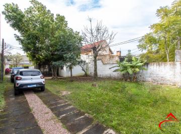 Casa · 100m² · 3 Quartos · 4 Vagas · Terreno medindo 11 X 39,66 com 2 casas de alvenaria - Bairro Guarujá