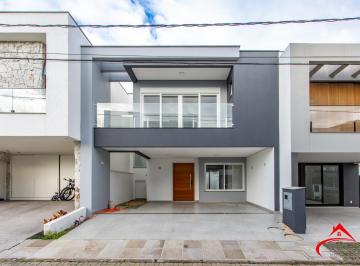 Casa · 185m² · 3 Quartos · 2 Vagas · Casa no Condomínio  Pateo Verde, 3 suítes sendo 1 master com sacada e 2 vagas .