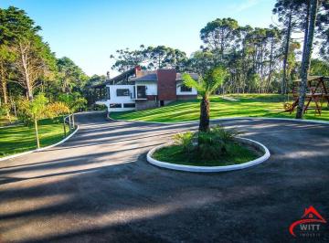 Casa · 235m² · 3 Quartos · 5 Vagas · Casa Alto Padrão localizada a 5 quilômetros do centro de Canela, em meio a natur