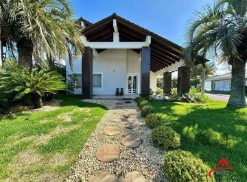 Casa · 323m² · 5 Quartos · 2 Vagas · Sobrado de esquina a venda no Condomínio Velas da Marina com 5 quartos sendo uma