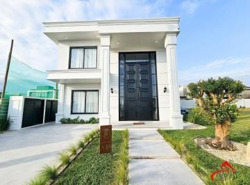 Casa · 207m² · 5 Quartos · 2 Vagas · Sobrado Novo com 5 quartos em Condomínio Fechado com 207m² privativos