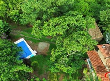 Casa · 350m² · 4 Quartos · 9 Vagas · Casa com piscina e patio grande