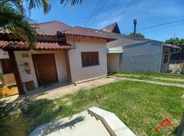 Casa · 189m² · 3 Quartos · 3 Vagas · Casa de 3 quartos, suíte e patio no bairro Medianeira em POA
