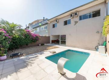 Casa · 215m² · 3 Quartos · 2 Vagas · Casa em condomínio de 3 quartos, 2 vagas e churrasqueira no Mário Quintana.