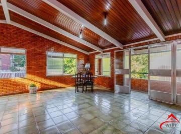 Casa · 242m² · 6 Quartos · 2 Vagas · Casa com 6 quartos, 2 vagas e pátio no Bairro Higienópolis