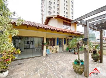 Casa · 198m² · 3 Quartos · 2 Vagas · Casa térrea com edícula e salão de festas próximo ao Iguatemi