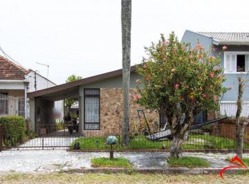 Casa · 200m² · 3 Quartos · 6 Vagas · Casa térrea, 3 quartos, 2 banheiros, com pátio no Bairro Cavalhada