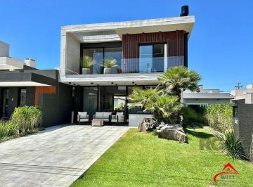 Casa · 200m² · 4 Quartos · Casa à venda - no Centro