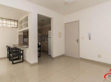 Apartamento · 39m² · 1 Quarto · Apartamento de 1 dormitório, com um pequeno pátio no bairro Centro Histórico.