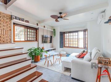 Casa · 220m² · 3 Quartos · 2 Vagas · Casa em condomínio fechado, 3 dormitórios, suíte e duas vagas de garagem