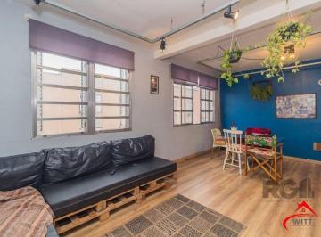 Apartamento · 75m² · 2 Quartos · Apto 2 dorm, reformado, no Menino Deus